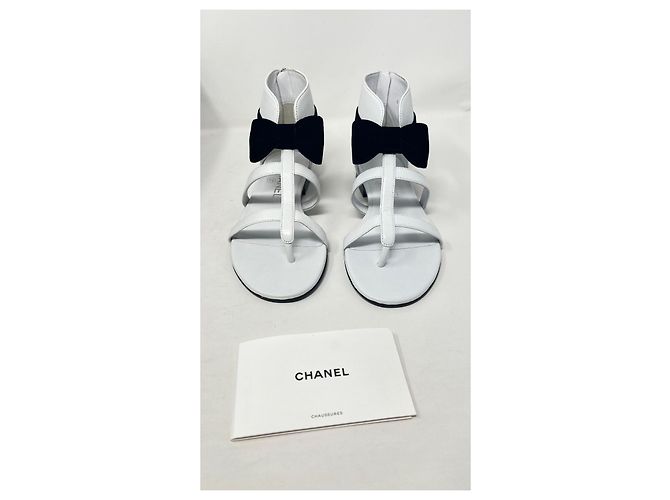 Sandali piatti Chanel in pelle nero e bianco taglia 36 - vista 3