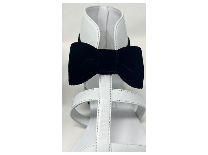 Sandali piatti Chanel in pelle nero e bianco taglia 36 - vista 4