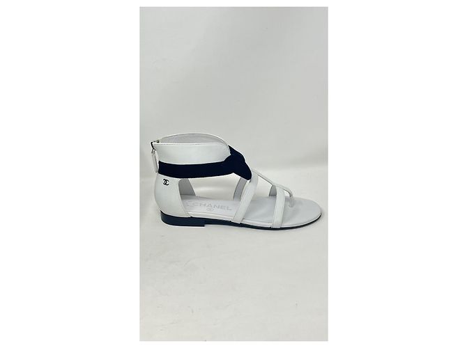 Sandali piatti Chanel in pelle nero e bianco taglia 36 - vista 5