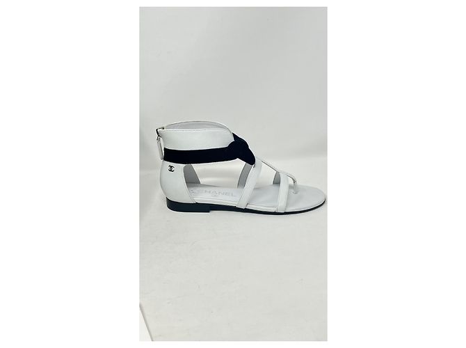 Sandali piatti Chanel in pelle nero e bianco taglia 36 - vista 6