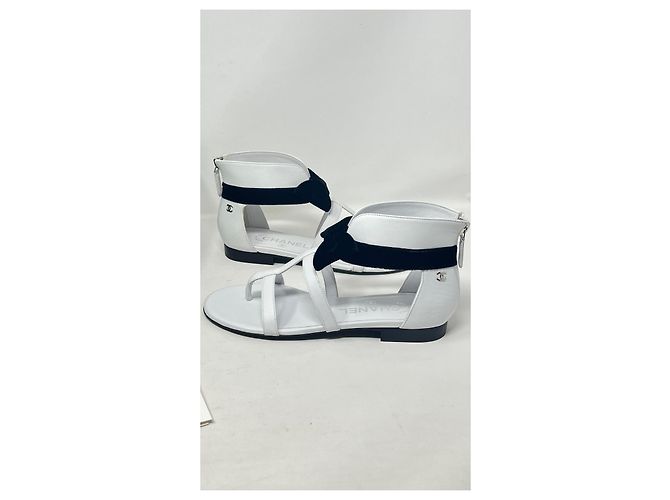 Sandali piatti Chanel in pelle nero e bianco taglia 36 - vista 7