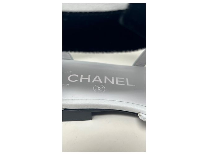 Sandali piatti Chanel in pelle nero e bianco taglia 36 - vista 8