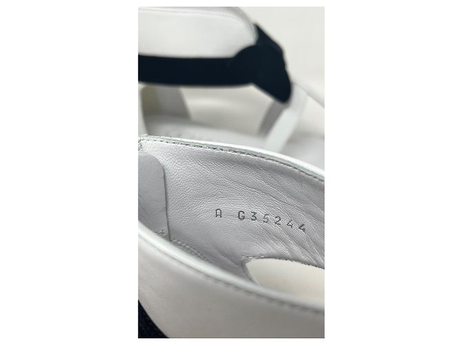 Sandali piatti Chanel in pelle nero e bianco taglia 36 - vista 9