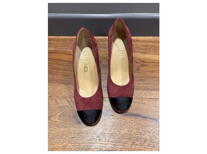 Décolleté in suede bordeaux Chanel 35 - vista 10