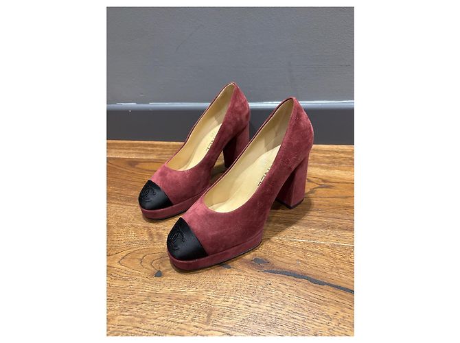 Décolleté in suede bordeaux Chanel 35 - vista 2