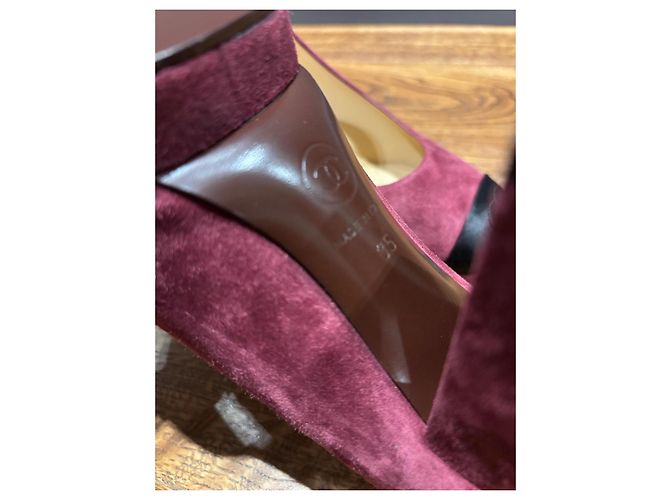 Décolleté in suede bordeaux Chanel 35 - vista 3