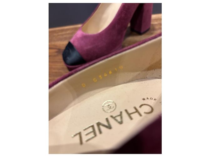 Décolleté in suede bordeaux Chanel 35 - vista 4
