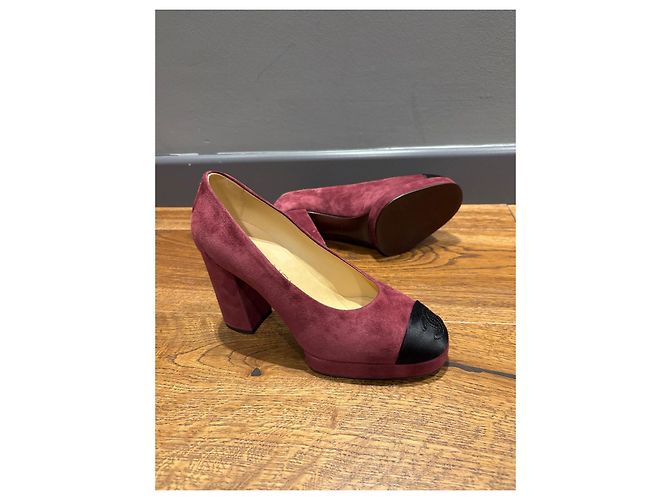 Décolleté in suede bordeaux Chanel 35 - vista 5
