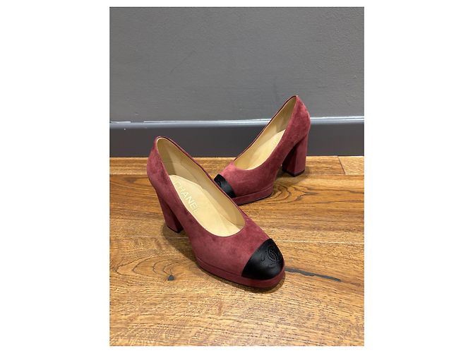 Décolleté in suede bordeaux Chanel 35 - vista 6