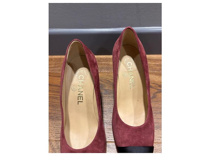 Décolleté in suede bordeaux Chanel 35 - vista 8
