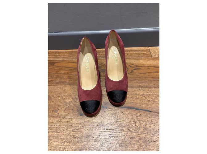 Décolleté in suede bordeaux Chanel 35 - vista 9