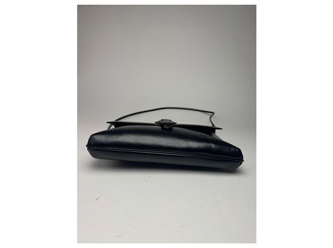Vintage Givenchy 4G Handtasche aus schwarzem Lackleder - Ansicht 6