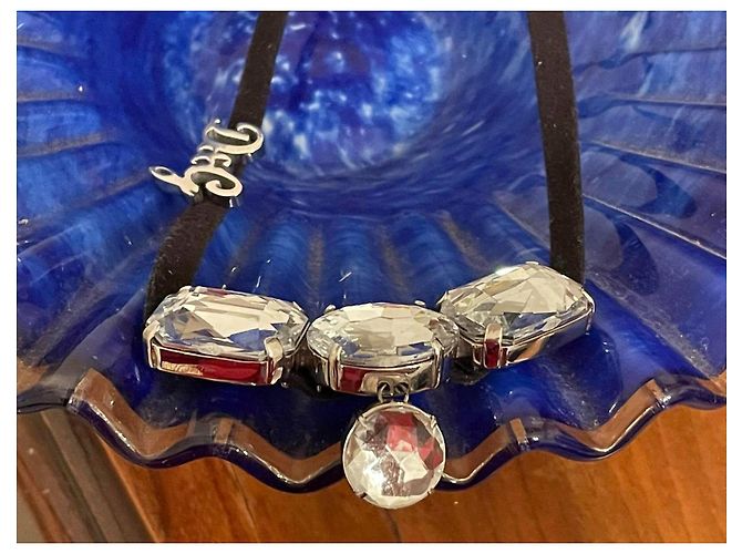 Raffinato collier DOLCE & GABBANA cn con cordino camoscio nero con logo e cristalli - vista 8