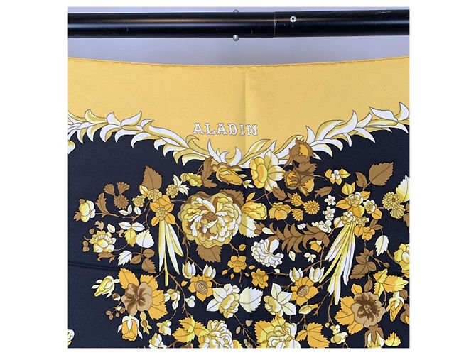 Garden Hermès Sciarpa in seta vintage gialla Hermes Aladin 1972 Francoise Heron Giallo - vista 3