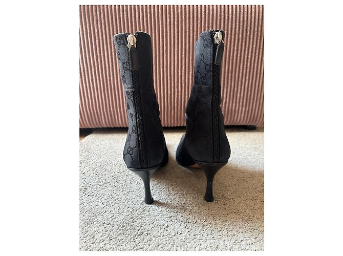 Stivaletti Gucci Monogramma Neri in Pelle e Tessuto Nero - vista 3