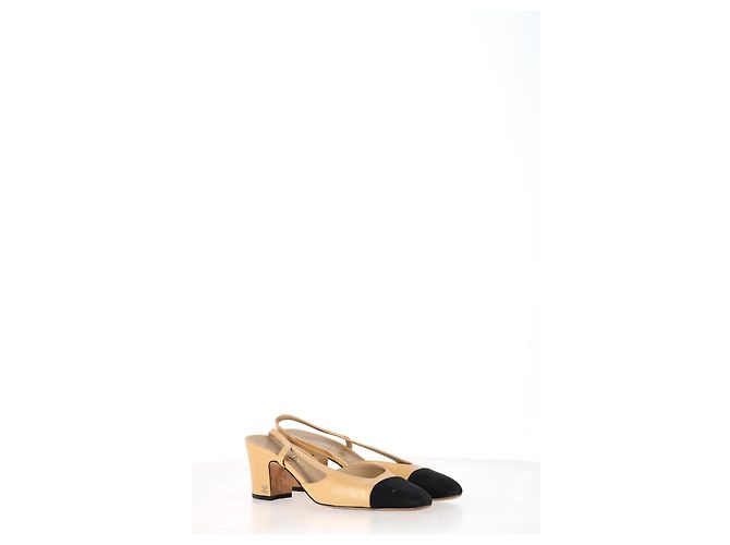 Pumps Slingback CC di Chanel in pelle beige - vista 10
