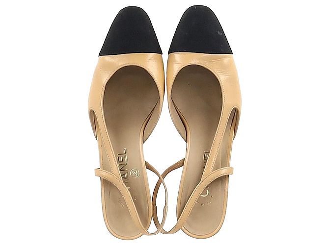 Pumps Slingback CC di Chanel in pelle beige - vista 3
