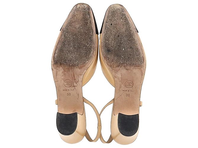 Pumps Slingback CC di Chanel in pelle beige - vista 6