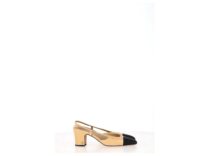 Pumps Slingback CC di Chanel in pelle beige - vista 7