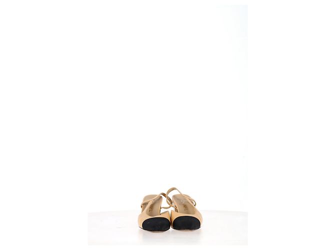 Pumps Slingback CC di Chanel in pelle beige - vista 8