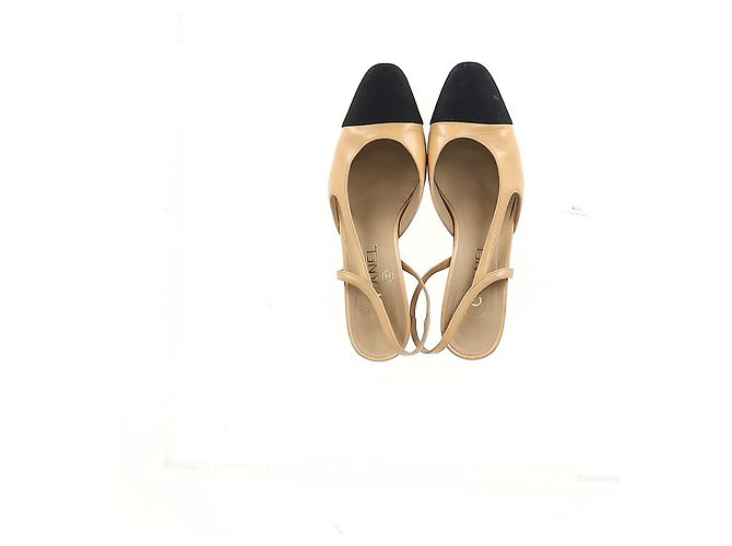 Pumps Slingback CC di Chanel in pelle beige - vista 9