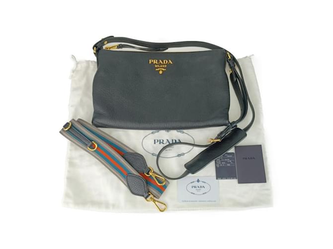 Prada Schultertasche aus schwarzem Vitello Daino - Ansicht 10