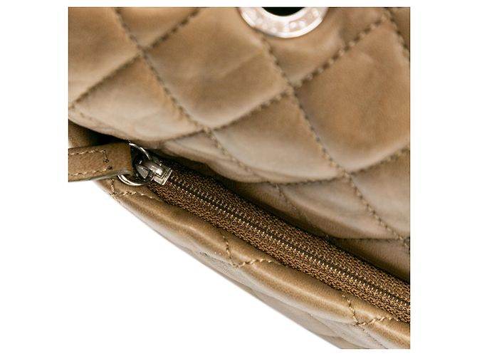 Chanel Brown Jumbo Quilted Lambskin Coco Rain Flap Marrone Cachi - vista 8