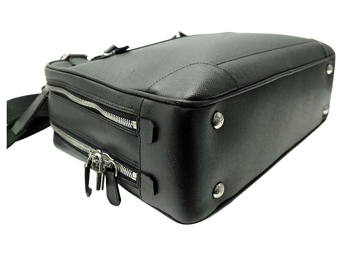 BORSA DOCUMENTI DA VIAGGIO LOUIS VUITTON PM IN PELLE TAIGA CON TRACOLLA Grigio antracite - vista 3