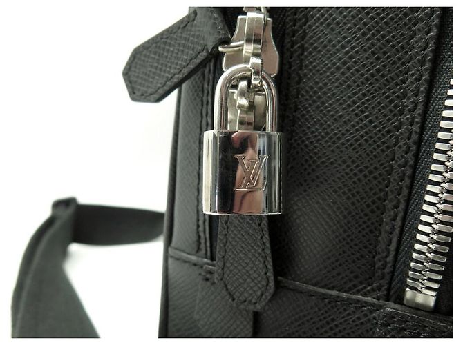 BORSA DOCUMENTI DA VIAGGIO LOUIS VUITTON PM IN PELLE TAIGA CON TRACOLLA Grigio antracite - vista 7