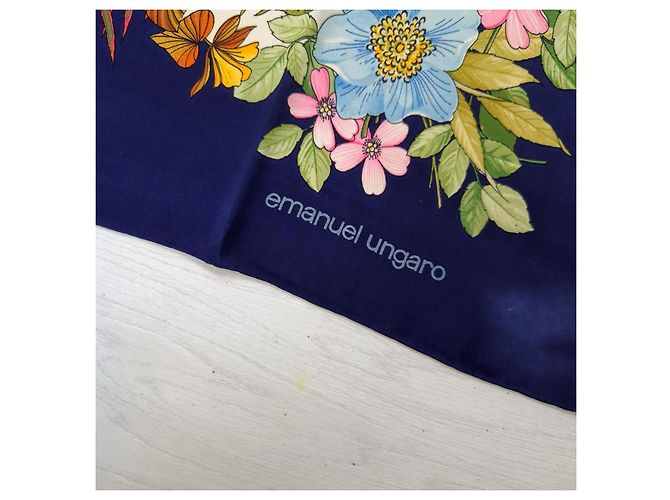 Emanuel Ungaro Foulard Ungaro in seta con farfalle vintage anni '80 Blu Multicolore - vista 3