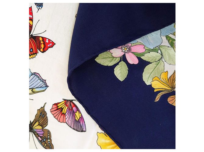 Emanuel Ungaro Foulard Ungaro in seta con farfalle vintage anni '80 Blu Multicolore - vista 6