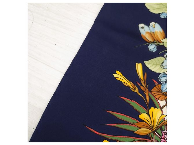 Emanuel Ungaro Foulard Ungaro in seta con farfalle vintage anni '80 Blu Multicolore - vista 7