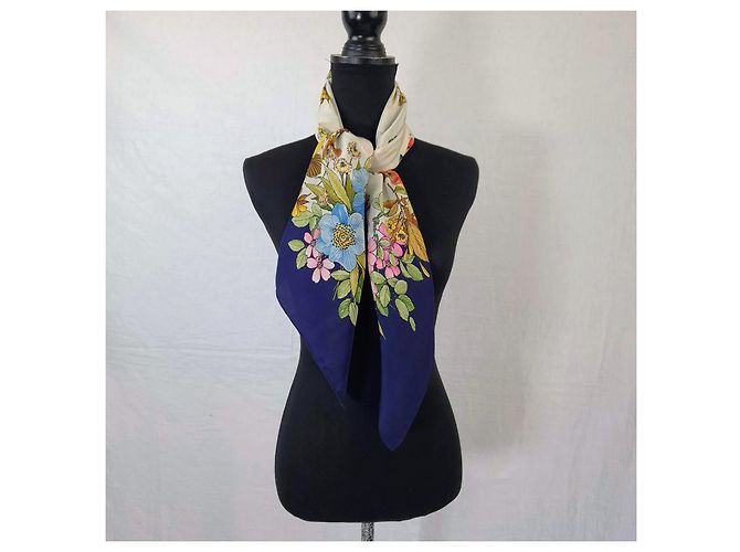 Emanuel Ungaro Foulard Ungaro in seta con farfalle vintage anni '80 Blu Multicolore - vista 8