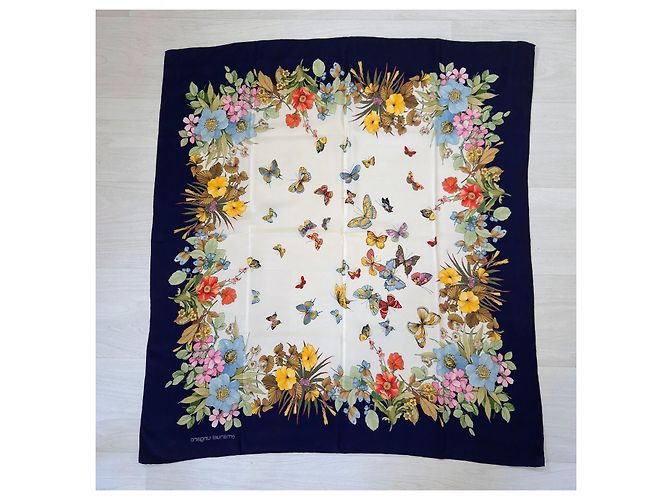 Emanuel Ungaro Foulard Ungaro in seta con farfalle vintage anni '80 Blu Multicolore - vista 9