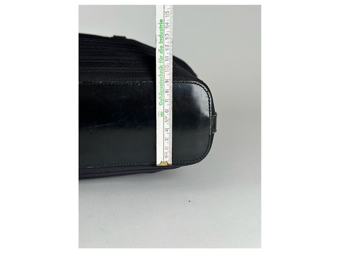 Bamboo Vintage Gucci Canvas Tasche mit Bambusgriff in Schwarz - Ansicht 10
