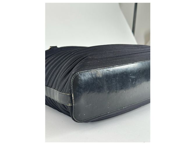 Bamboo Vintage Gucci Canvas Tasche mit Bambusgriff in Schwarz - Ansicht 9