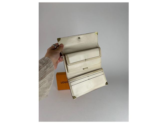 Vintage Louis Vuitton leather wallet white - view 10