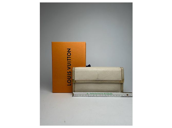 Vintage Louis Vuitton leather wallet white - view 12