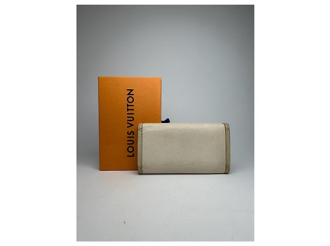 Vintage Louis Vuitton leather wallet white - view 2