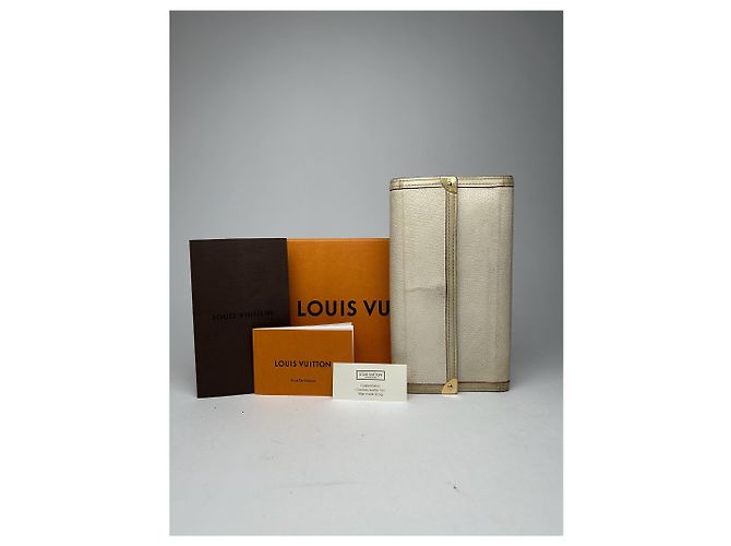 Vintage Louis Vuitton leather wallet white - view 3