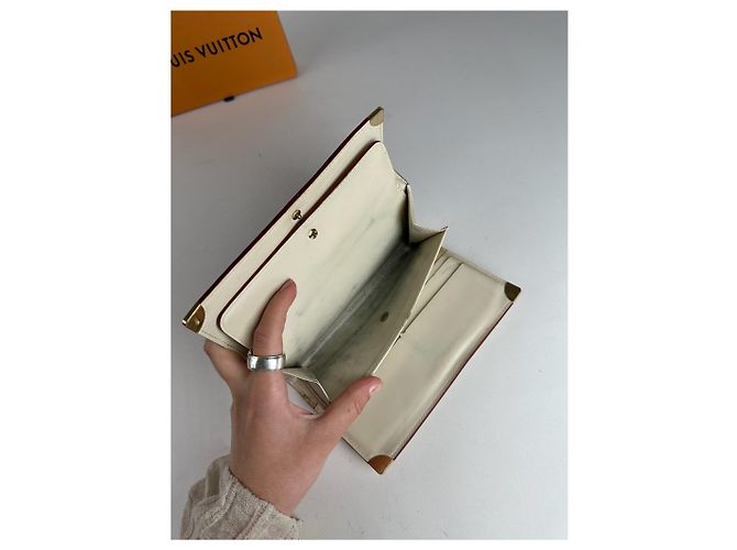 Vintage Louis Vuitton leather wallet white - view 5