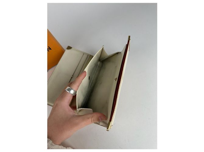Vintage Louis Vuitton leather wallet white - view 6