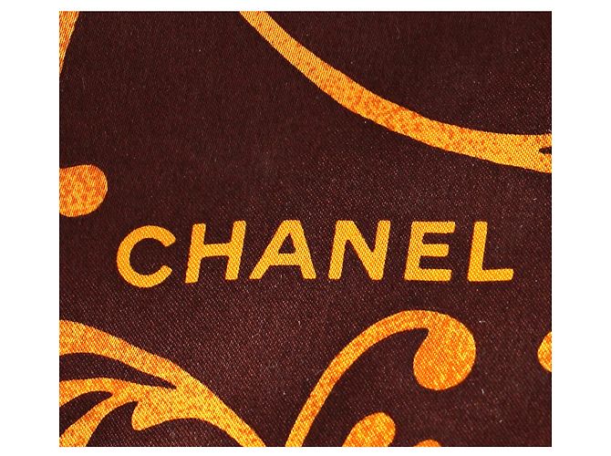 Timeless Bufanda estampada Chanel en seda marrón Castaño Roja - vista 3
