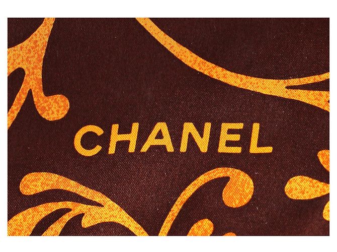 Timeless Bufanda estampada Chanel en seda marrón Castaño Roja - vista 6