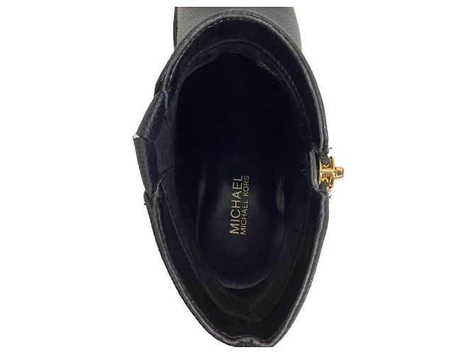 Bota flat Britt da Michael Kors em couro preto - vista 6