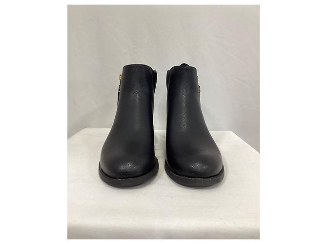 Bota flat Britt da Michael Kors em couro preto - vista 9