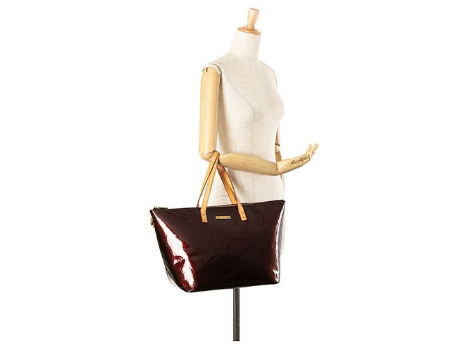 Borsa Louis Vuitton Monogram Vernis Bellevue GM Marrone Bordò - vista 14