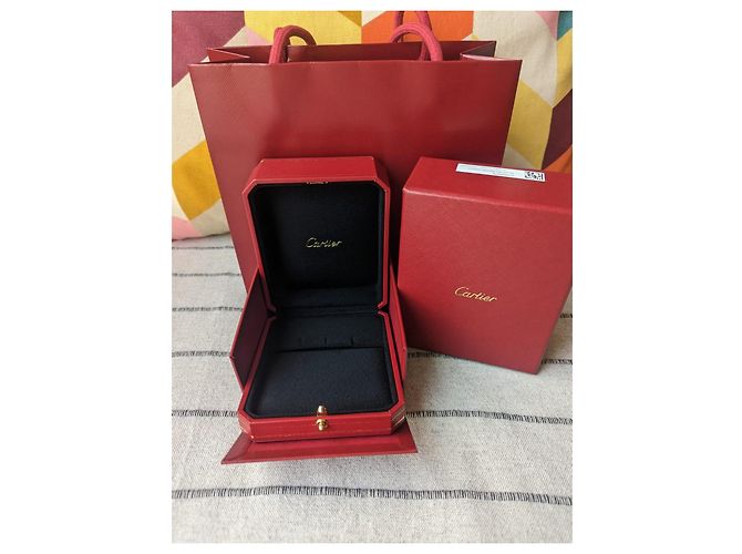 Cartier Vertikales Display-Box für große Creolenohrringe mit Papiertüte Rot - Ansicht 17
