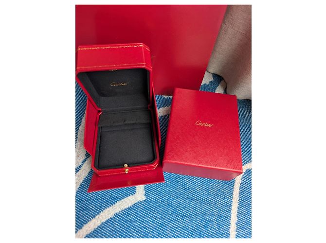 Cartier Vertikales Display-Box für große Creolenohrringe mit Papiertüte Rot - Ansicht 4