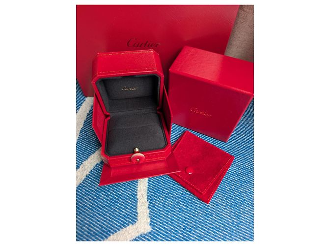 Cartier Amor Trinity JUC Anel de haste fina Caixa interna e externa Sacola de papel Vermelho - vista 3